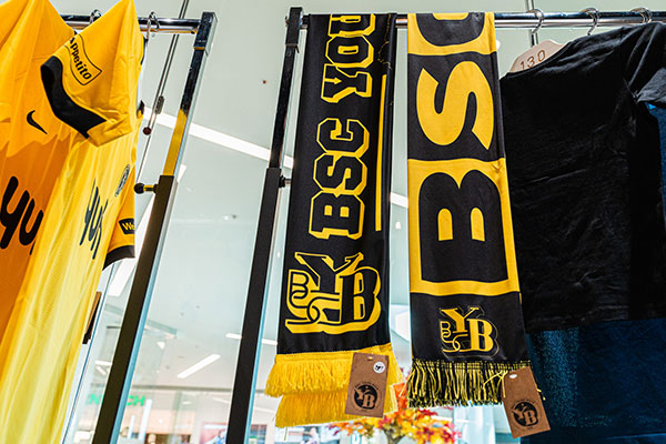 Services Verkaufsstelle YB-Fanartikel Westside